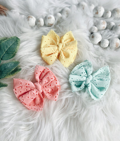 Eyelet Bows